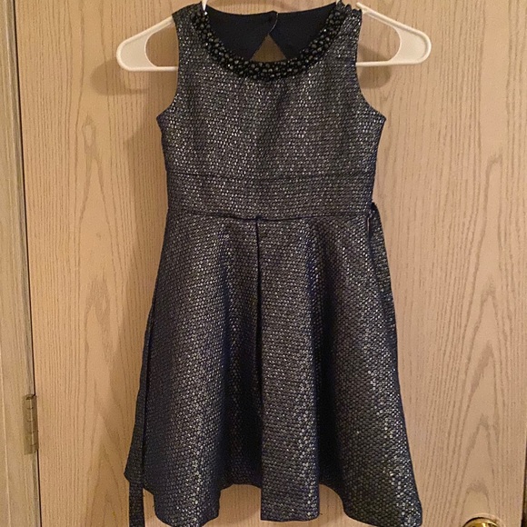 Dresses - Picture 5 of 8